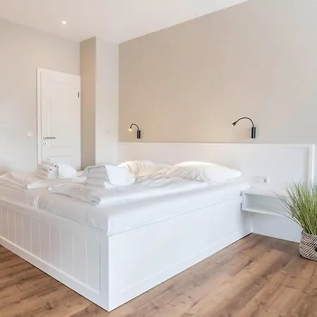 Apartmán Hochwertig Moeblierte 2-zimmer-wohnung Mit Balkon