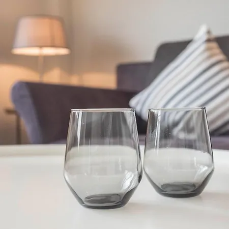 Apartmán Hochwertig Moeblierte 2-zimmer-wohnung Mit Balkon