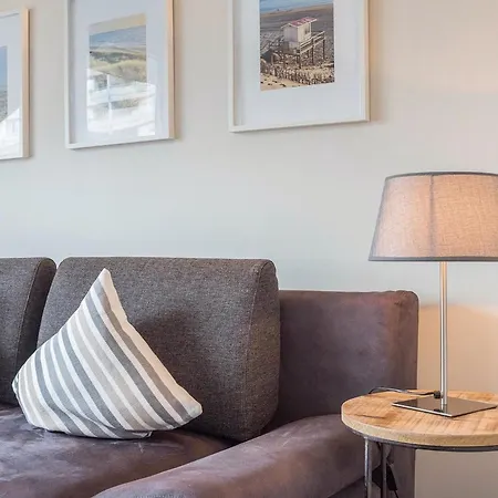 Apartmán Hochwertig Moeblierte 2-zimmer-wohnung Mit Balkon *