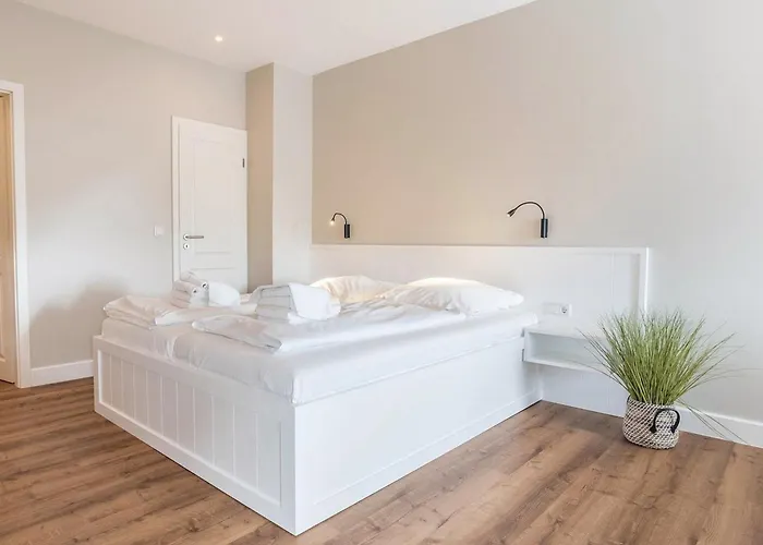 아파트 Hochwertig Moeblierte 2-zimmer-wohnung Mit Balkon