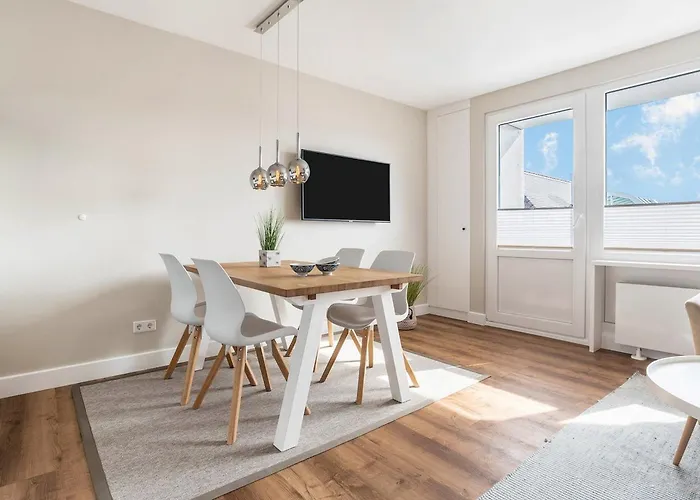 Hochwertig Moeblierte 2-zimmer-wohnung Mit Balkon * 베스터란트