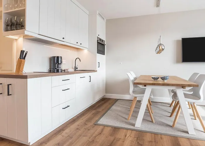 Hochwertig Moeblierte 2-zimmer-wohnung Mit Balkon